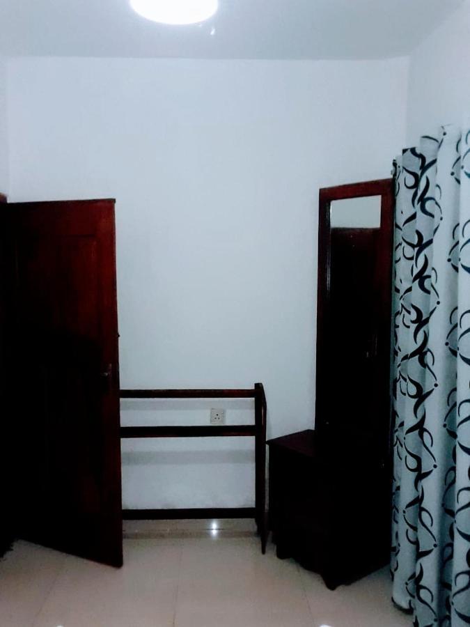 Black And White Kandy Guest House 02 Deiyannewela Exterior photo