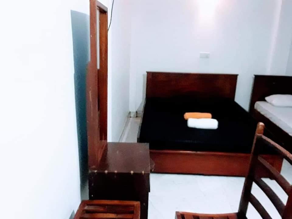 Black And White Kandy Guest House 02 Deiyannewela Room photo